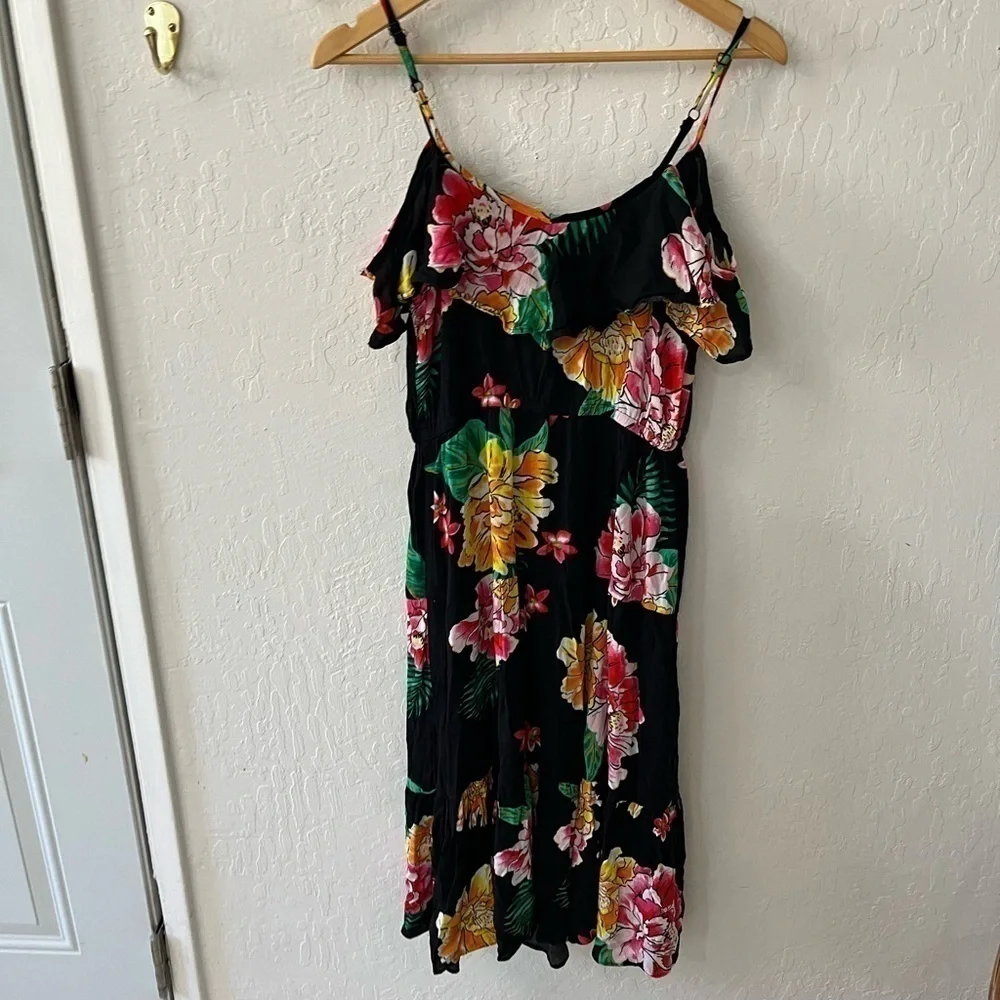 Old navy ruffled cold shoulder floral dress - Picture 4 of 10